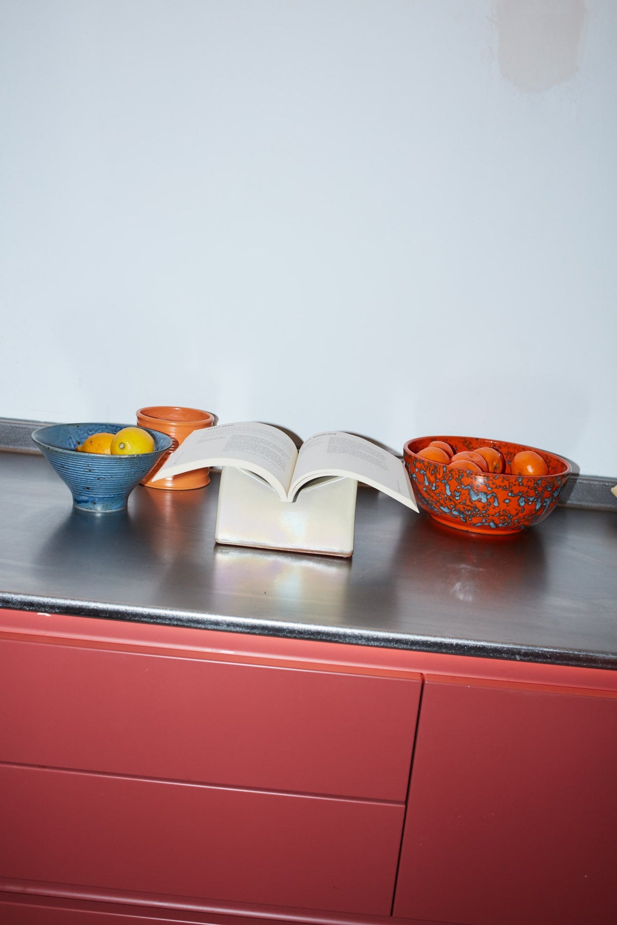 CERAMIC BOOKSTAND - by Xavier Mañosa