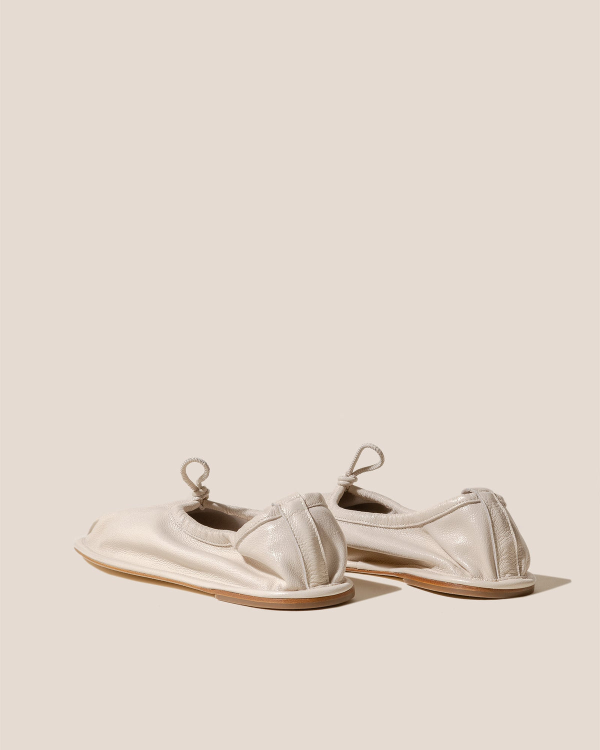 PUNTERA SUPPLE SHINY - Pleated-Toe Pump