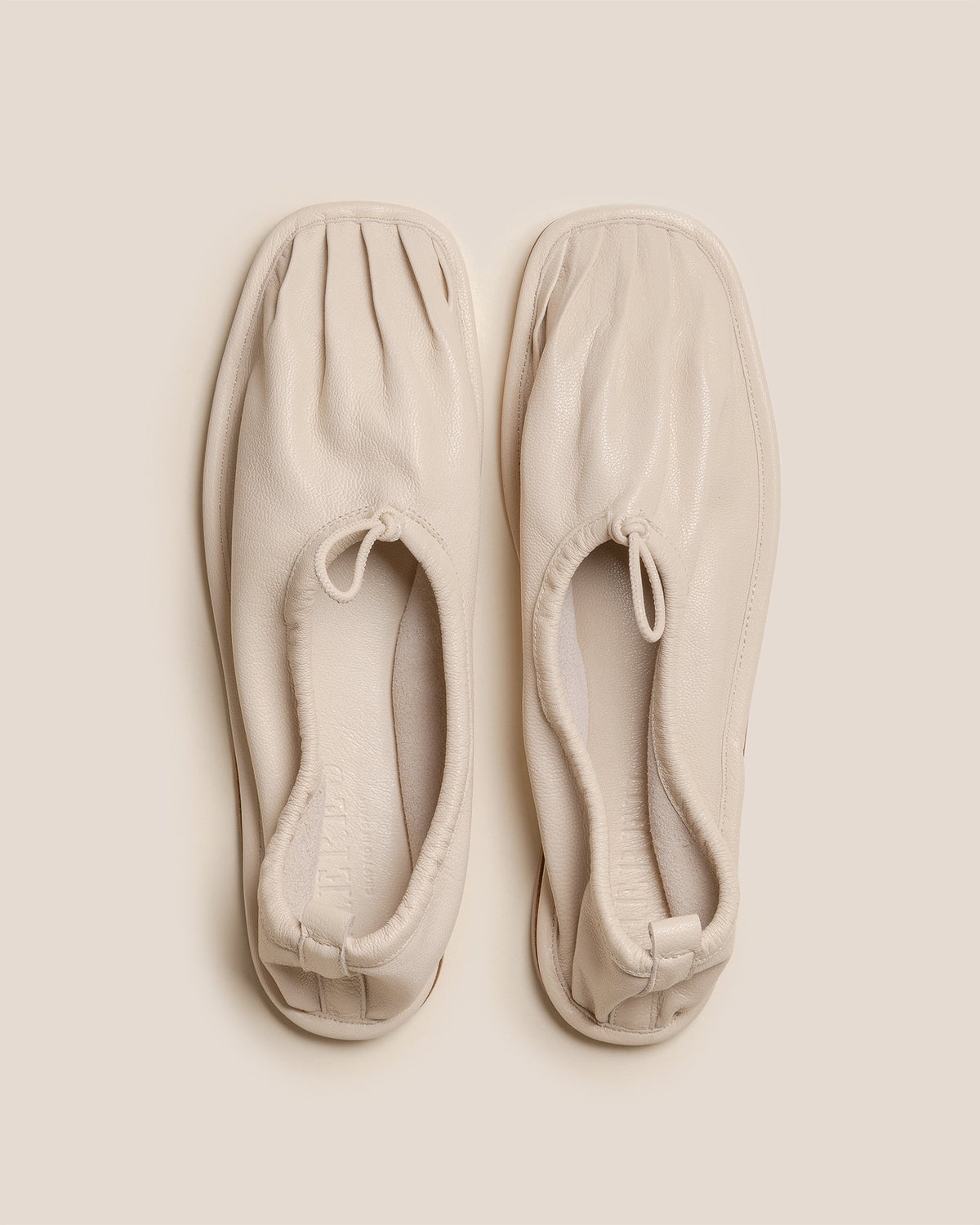 PUNTERA SUPPLE SHINY - Pleated-Toe Pump