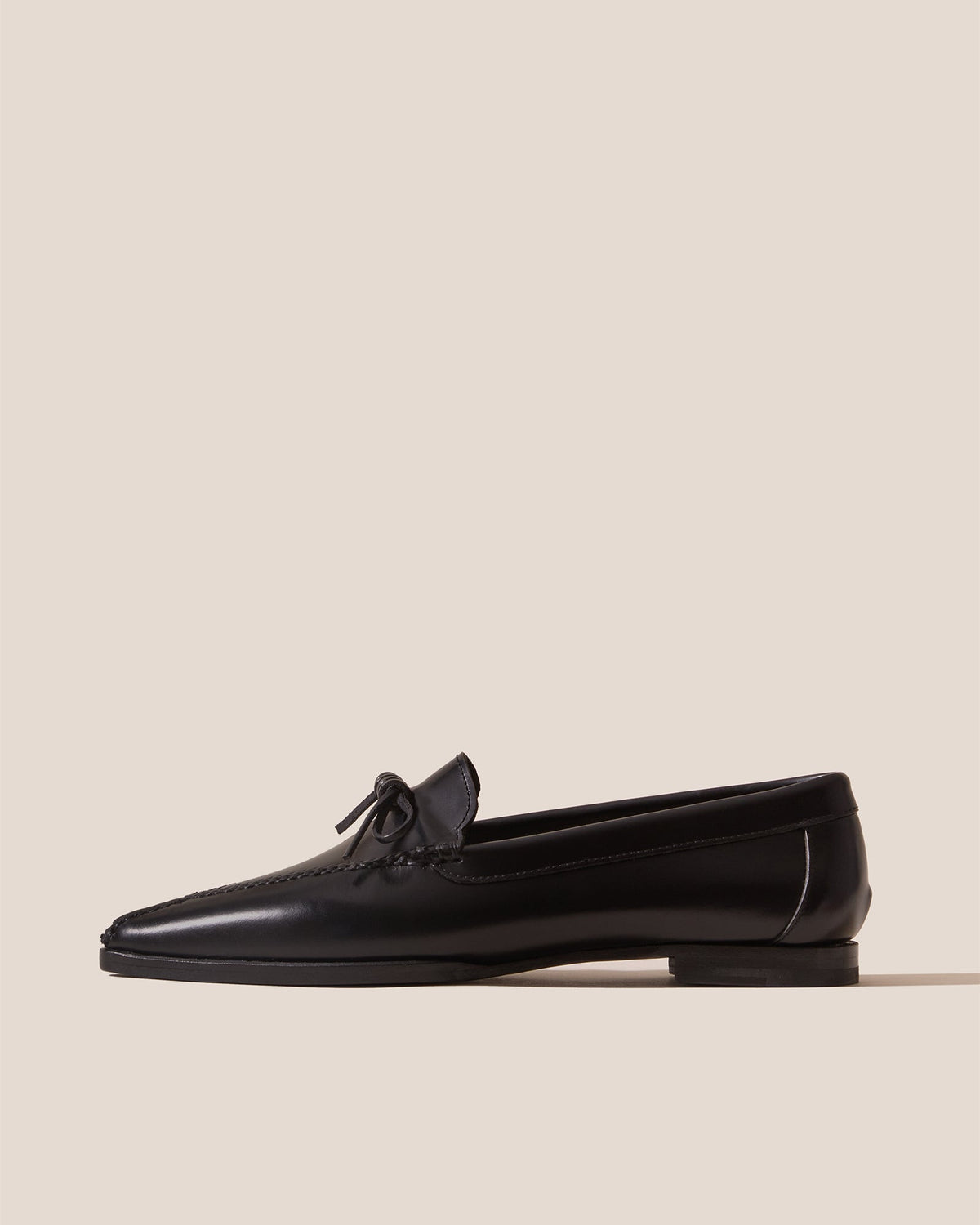 ARESTA - Pointy Moccasin Flat