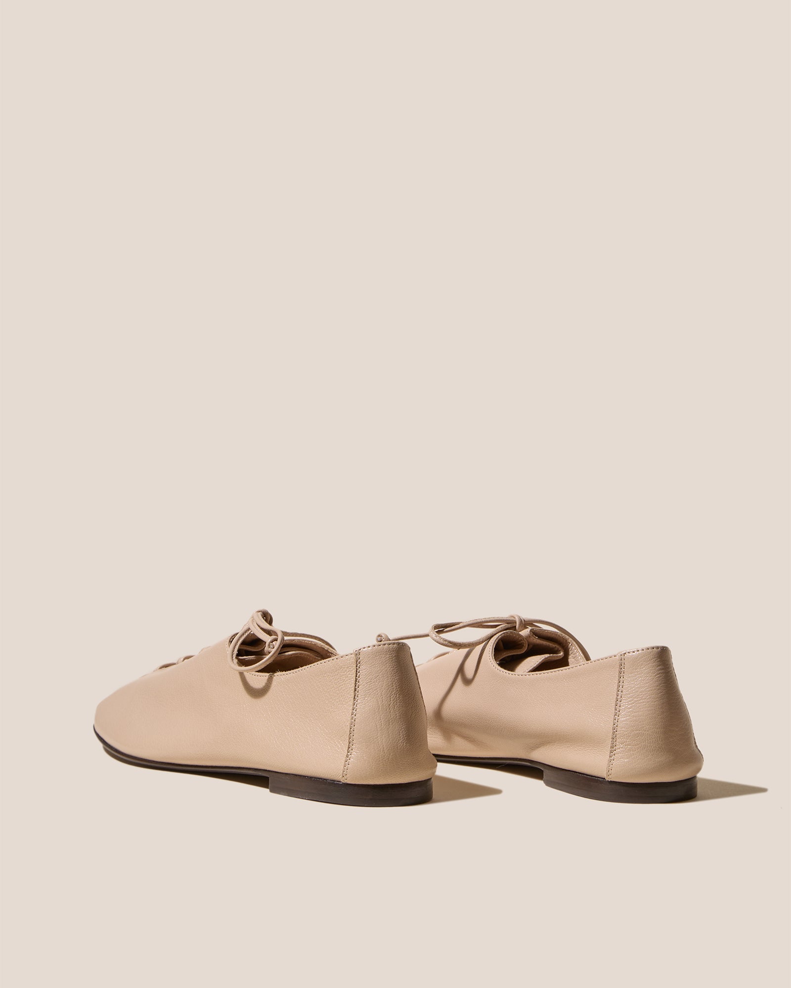 PLEGADA SHINY - Deconstructed Lace-up Shoe