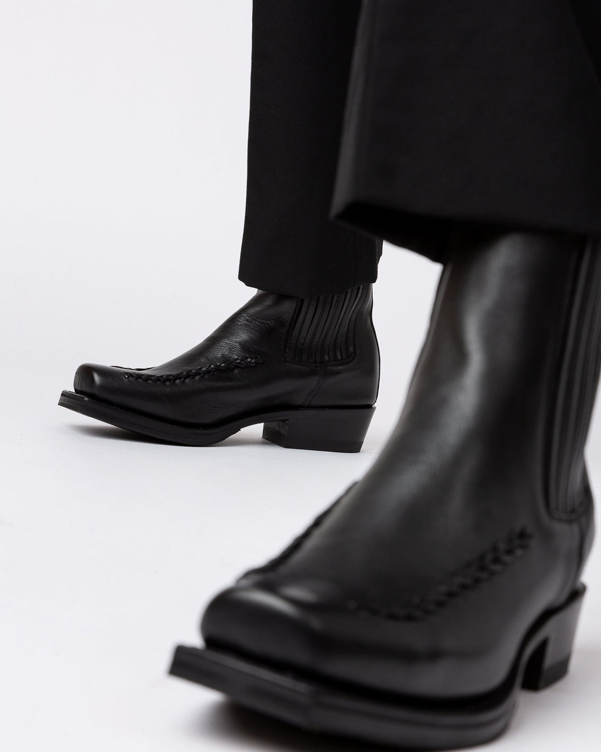 AGULLA - Men's Square-Toe Braided Detail Chelsea Boot