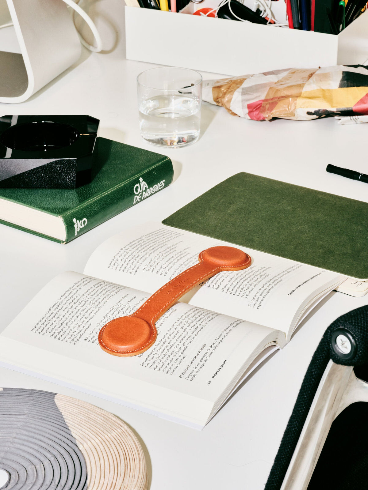ESCRIBANO - Leather Page Holder by Santa & Cole