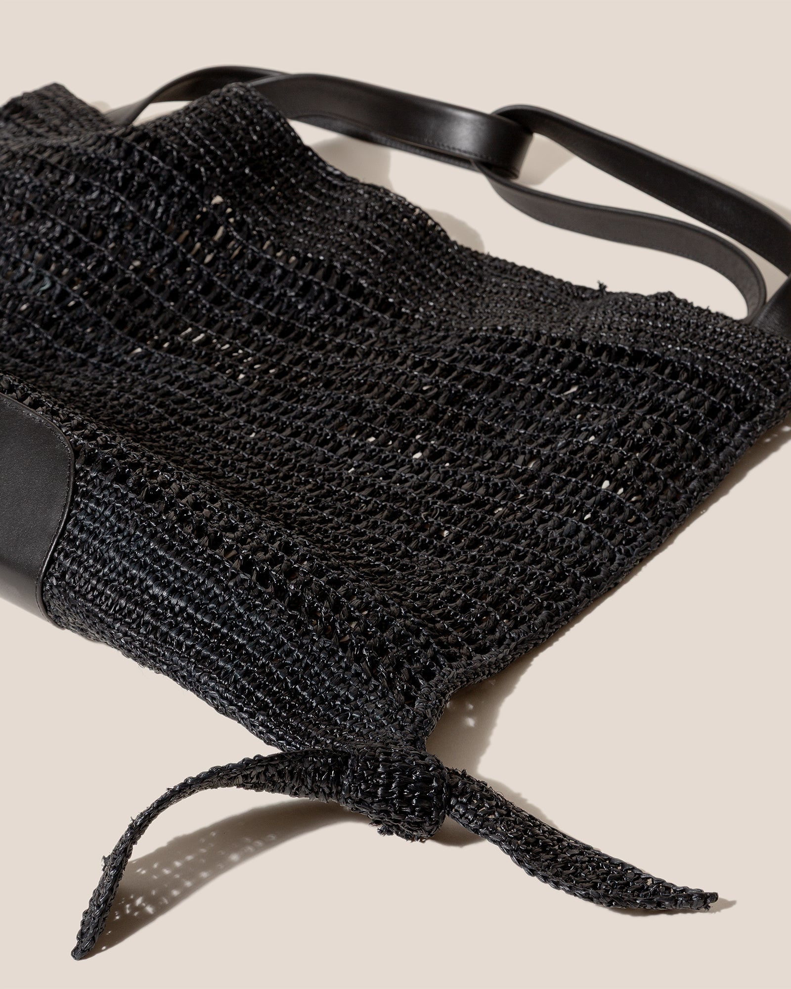 CADOR RAFFIA MESH - Slouchy Shoulder Bag
