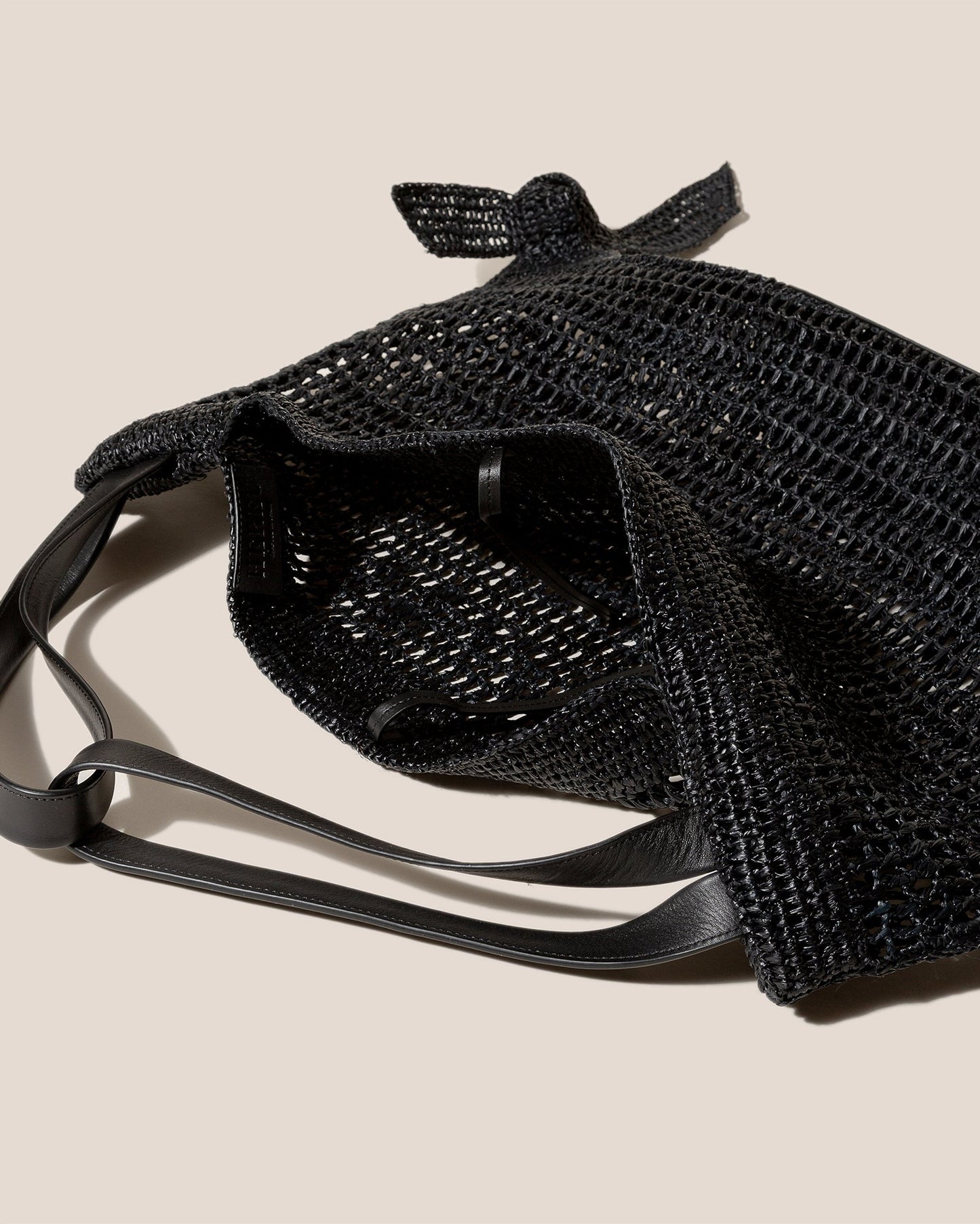 CADOR RAFFIA MESH - Slouchy Shoulder Bag