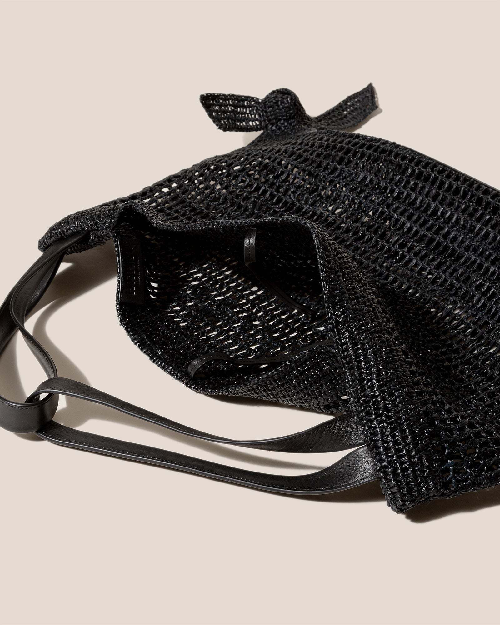 CADOR RAFFIA MESH - Slouchy Shoulder Bag