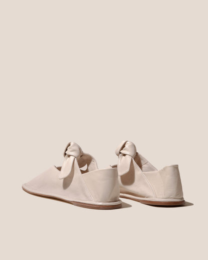 LLASADA SUPPLE SHINY - Front-Knot Pump