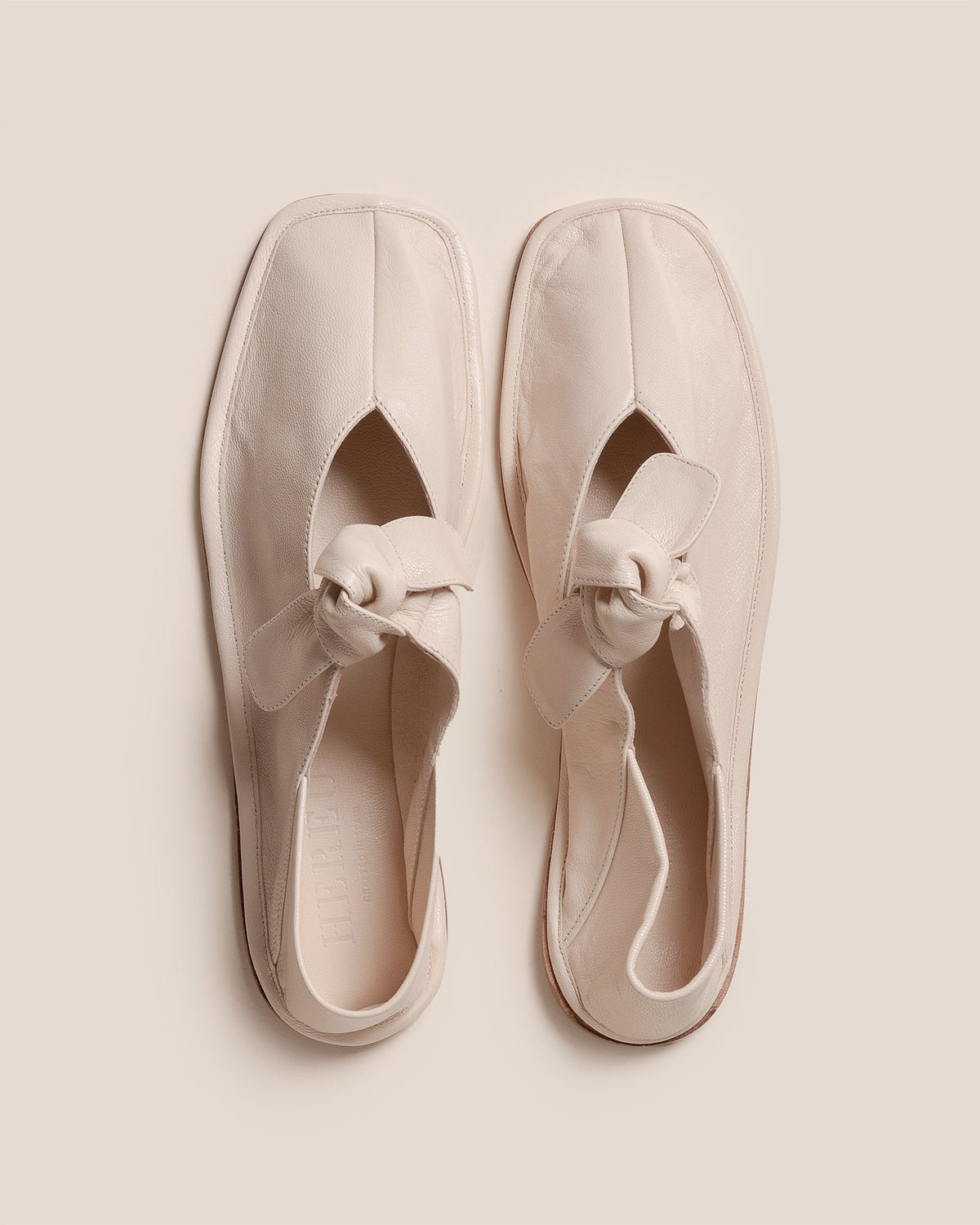 LLASADA SUPPLE SHINY - Front-Knot Pump