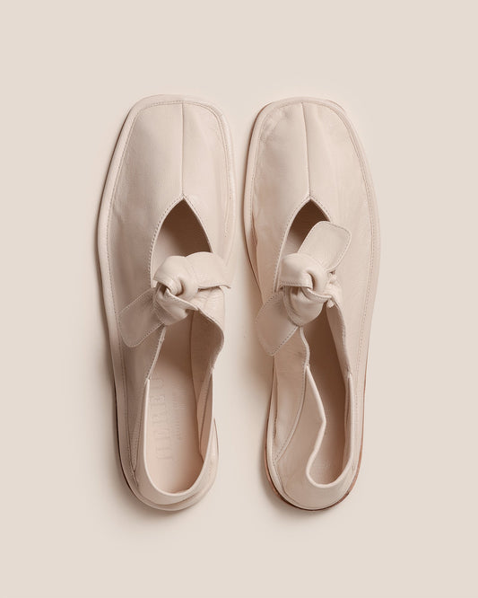LLASADA SUPPLE SHINY - Front-Knot Pump
