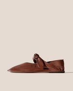 LLASADA SUPPLE SHINY - Front-Knot Pump